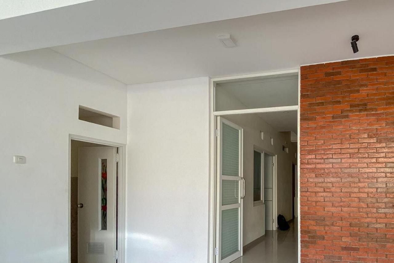 Nipa Guest House Near Universitas Widyagama Mitra Reddoorz Blimbing  Buitenkant foto